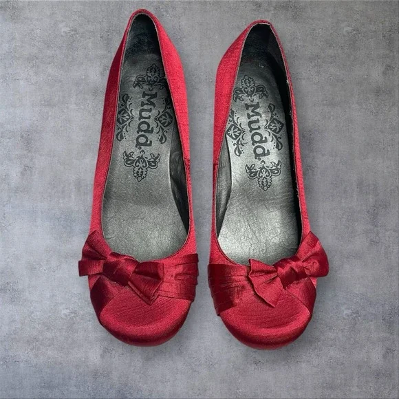 VTG MUDD RED Satin Kitten Heel Pumps Shoes Womens 9.5 Y2K Pin Up  Steampunk GlaM - Picture 2 of 9